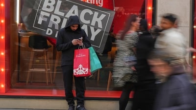 Shoppers walk along London's most famous shopping Street, Oxford Street, on black Friday in London, Friday, Nov. 28, 2025. (AP) Shoppers walk along London's most famous shopping Street, Oxford Street, on black Friday in London, Friday, Nov. 28, 2025. (AP)