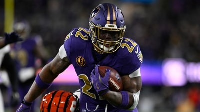 Baltimore Ravens running back Derrick Henry (22) rushes the ball against the Cincinnati Bengals (IMAGN IMAGES via Reuters Connect)
