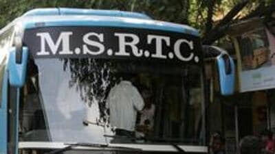 MSRTC Bus - Shivneri - The first fleet of MSRTC's new range of Mercedese Benz buses will ply to Pune from Dadar from Thursday at 10.00am - HT Photo by Kunal Patil 20.05.09 - MAY09 2K9 (Hindustan Times)