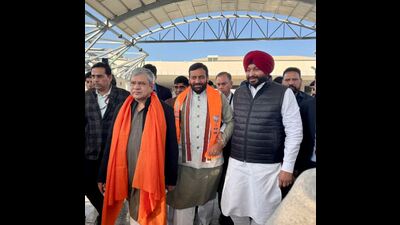 Railway minister Ashwini Vaishnaw with Haryana CM Nayab Saini and minister of state for railways Ravneet Singh Bittu at the Chandigarh railway station on Friday. (HT) Railway minister Ashwini Vaishnaw with Haryana CM Nayab Saini and minister of state for railways Ravneet Singh Bittu at the Chandigarh railway station on Friday. (HT)