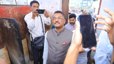 State transport minister and MSRTC chairman Pratap Sarnaik suspended Solapur ST depot manager after finding unhygienic conditions during a surprise inspection on Friday. (HT) State transport minister and MSRTC chairman Pratap Sarnaik suspended Solapur ST depot manager after finding unhygienic conditions during a surprise inspection on Friday. (HT)