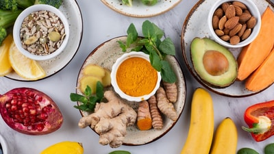 Magnesium-rich foods that help you sleep and relax naturally (Freepik)