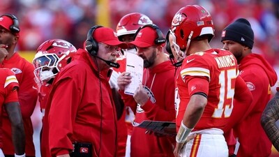 Head coach Andy Reid of the Kansas City Chiefs speaks with Patrick Mahomes #15 during a timeout (Getty Images via AFP) Head coach Andy Reid of the Kansas City Chiefs speaks with Patrick Mahomes #15 during a timeout (Getty Images via AFP)