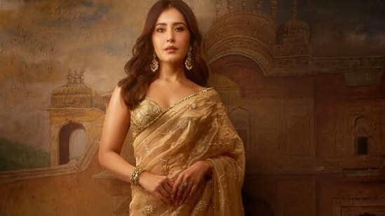 మరీ చీప్గా కనిపిస్తాననుకుంటే ఆ పాత్రకు నో చెప్పేస్తా.. ఆడవాళ్లను ఆట వస్తువులుగా చూపించడం అంతటా ఉంది: రాశీ ఖన్నా