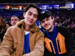 Sean Kaufman shocks Knicks crowd with surprise kiss on Christopher Briney(Instagram/nyknicks)
