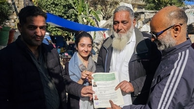 Kuldeep Kumar, who visited the family along with his daughter, offered a five-marla plot to the journalist's family in Jammu's Transport Nagar area. (ANI) Kuldeep Kumar, who visited the family along with his daughter, offered a five-marla plot to the journalist's family in Jammu's Transport Nagar area. (ANI)