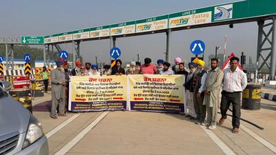 Landowners and members of farmers’ unions have been staging a protest near the Banjeri village toll plaza for the past week. (HT) Landowners and members of farmers’ unions have been staging a protest near the Banjeri village toll plaza for the past week. (HT)