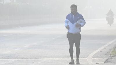 On Saturday, Delhi logged a minimum temperature of 10.4°C, providing some respite from the cold, given that it was 0.1°C higher than normal and 2.3°C higher than the minimum recorded a day ago. (Sunil Ghosh/HT Photo) On Saturday, Delhi logged a minimum temperature of 10.4°C, providing some respite from the cold, given that it was 0.1°C higher than normal and 2.3°C higher than the minimum recorded a day ago. (Sunil Ghosh/HT Photo)