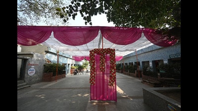Preparations underway at a booth a day before MCD bypolls. (Sanchit Khanna/HT Photo) Preparations underway at a booth a day before MCD bypolls. (Sanchit Khanna/HT Photo)
