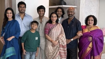 కుటుంబంతో రజనీకాంత్ (Instagram/@soundaryaarajinikant) కుటుంబంతో రజనీకాంత్ (Instagram/@soundaryaarajinikant)