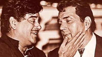 Shatrughan Sinha shared a series of throwback pictures with Dharmendra.