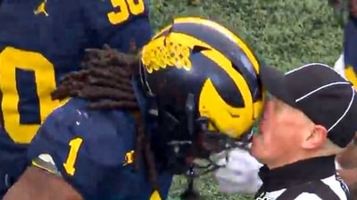 Screengrab of video showing Jaishawn Barham headbutt the referee. (X/@AnneInRockwall) Screengrab of video showing Jaishawn Barham headbutt the referee. (X/@AnneInRockwall)