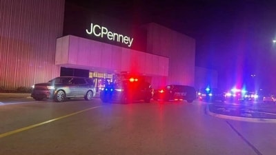 Police presence outside Southlake Mall in Indiana. (Facebook/Region News Source) Police presence outside Southlake Mall in Indiana. (Facebook/Region News Source)