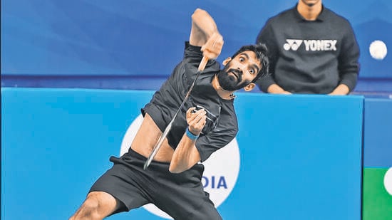 Kidambi Srikanth in action during his semi-final match against Mithun Manjunath at Syed Modi India International. (Deepak Gupta/Hindustan Times)