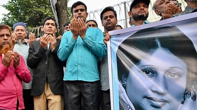 Activists in support of Bangladesh's former prime minister Khaleda Zia hold a banner with her portrait as they pray for her recovery in front of Evercare Hospital in Dhaka on November 29, 2025. Zia, 80, was admitted to hospital on November 23 with symptoms of a lung infection and is currently undergoing treatment in the intensive care unit (ICU), members of her party said. (AFP Photo) Activists in support of Bangladesh's former prime minister Khaleda Zia hold a banner with her portrait as they pray for her recovery in front of Evercare Hospital in Dhaka on November 29, 2025. Zia, 80, was admitted to hospital on November 23 with symptoms of a lung infection and is currently undergoing treatment in the intensive care unit (ICU), members of her party said. (AFP Photo)