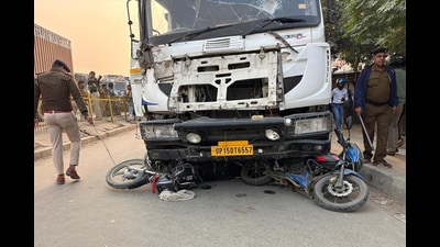 Five people died in a massive accident at Dipau Mor under Kotwa police station in East Champaran. (HT Photo) Five people died in a massive accident at Dipau Mor under Kotwa police station in East Champaran. (HT Photo)