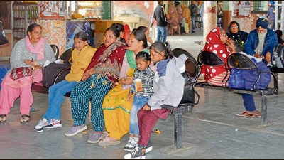 Stranded commuters at the ISBT in Ludhiana on Sunday. (Manish/HT) Stranded commuters at the ISBT in Ludhiana on Sunday. (Manish/HT)