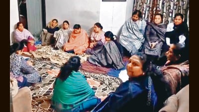 The kin of the deceased mourning at Salem Tabri in Ludhiana on Sunday. (HT Photo) The kin of the deceased mourning at Salem Tabri in Ludhiana on Sunday. (HT Photo)