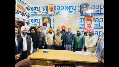 Union members with the transport minister on Sunday. (HT Photo) Union members with the transport minister on Sunday. (HT Photo)