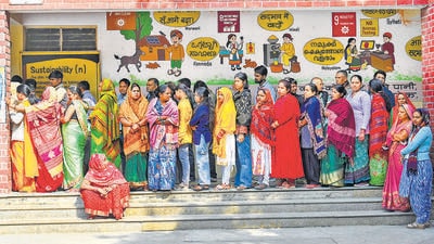 Voters at a polling booth in Ashok Vihar, on Sunday. (Vipin Kumar/HT Photo) Voters at a polling booth in Ashok Vihar, on Sunday. (Vipin Kumar/HT Photo)