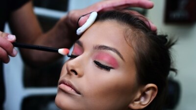 Bridal eye makeup trends to try this season (Unsplash)