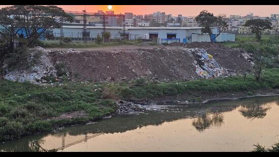 Illegal dumping on Pavana riverbank raises flood fears in Chinchwad, citizens slam PCMC inaction