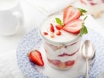 Strawberry Coconut Yoghurt Cup(Freepik)
