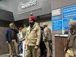 Police at the hospital where injured are undergoing treatment. The shootout between the rival gangs left groom’s neighbour and his maternal aunt dead (HT photo) Police at the hospital where injured are undergoing treatment. The shootout between the rival gangs left groom’s neighbour and his maternal aunt dead (HT photo)