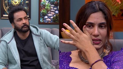 ఆయన ఎత్తుకుని తిరుగుతాడు నీకెంటమ్మా ప్రాబ్లమ్.. బిగ్ బాస్ బజ్ ఇంటర్వ్యూలో శివాజీ ప్రశ్నలు.. ఏడ్చేసిన దివ్య నిఖిత ఆయన ఎత్తుకుని తిరుగుతాడు నీకెంటమ్మా ప్రాబ్లమ్.. బిగ్ బాస్ బజ్ ఇంటర్వ్యూలో శివాజీ ప్రశ్నలు.. ఏడ్చేసిన దివ్య నిఖిత