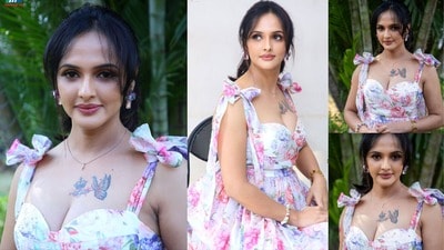 <p>ఫ్లవర్ ప్రింటెడ్ స్లీవ్లెస్ స్కర్ట్లో జ్యోతి పూర్వజ్ అందంగా అట్రాక్ట్ చేసింది. ఎదపై టాటూతో మరింత స్టన్నింగ్ లుక్లో జ్యోతి పూర్వజ్ కనువిందు చేసింది. </p> <p>ఫ్లవర్ ప్రింటెడ్ స్లీవ్లెస్ స్కర్ట్లో జ్యోతి పూర్వజ్ అందంగా అట్రాక్ట్ చేసింది. ఎదపై టాటూతో మరింత స్టన్నింగ్ లుక్లో జ్యోతి పూర్వజ్ కనువిందు చేసింది. </p>