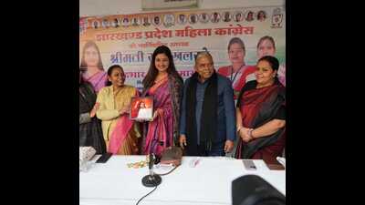 National Women’s Congress President with new Jharkhand Women’s Congress chief Rama Khalkho in Ranchi on Monday. (HT PHOTO)
