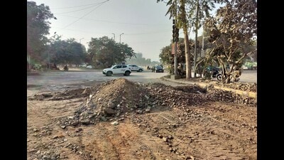 The road near Iffco Chowk metro station undergoing repairs. (Parveen Kumar/HT) The road near Iffco Chowk metro station undergoing repairs. (Parveen Kumar/HT)