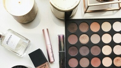 Make-up artist Shruti Arora shares an easy technique of applying eye shadow for that elevated look. (Unsplash/representational) Make-up artist Shruti Arora shares an easy technique of applying eye shadow for that elevated look. (Unsplash/representational)