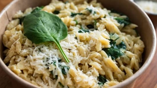 Creamy Spinach Garlic Pasta(Freepik)