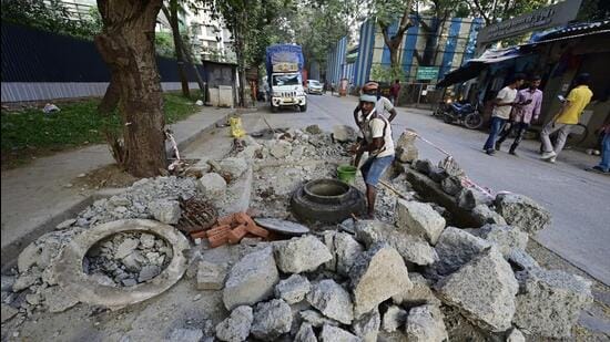 The recently concretised Madhusudhan Kalekar Marg in Bandra East has been dug up for repairs (Anshuman Poyrekar/HT Photo)