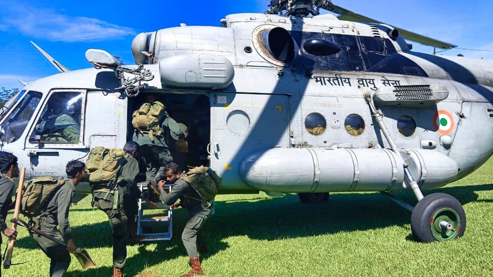 IAF helicopters undertake a hybrid rescue mission to extricate stranded passengers from a restricted zone. (X/@IAF_MCC) IAF helicopters undertake a hybrid rescue mission to extricate stranded passengers from a restricted zone. (X/@IAF_MCC)