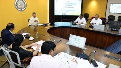 రాష్ట్రంలో 5 వేల ఈవీ ఛార్జింగ్ స్టేషన్ల ఏర్పాటు - సీఎం చంద్రబాబు రాష్ట్రంలో 5 వేల ఈవీ ఛార్జింగ్ స్టేషన్ల ఏర్పాటు - సీఎం చంద్రబాబు
