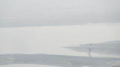Dense fog at Kalindi Kunj on Tuesday morning. (Sunil Ghosh/HT Photo) Dense fog at Kalindi Kunj on Tuesday morning. (Sunil Ghosh/HT Photo)