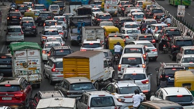 Massive traffic jam seen ahead of Diwali Festival at Sarai Kale Khan in New Delhi (Hindustan Times) Massive traffic jam seen ahead of Diwali Festival at Sarai Kale Khan in New Delhi (Hindustan Times)