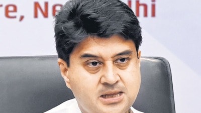 'సంచార్ సాథి' యాప్ తొలగించుకునే వెసులుబాటు ఉంది: కేంద్ర మంత్రి సింధియా క్లారిటీ (PTI) 'సంచార్ సాథి' యాప్ తొలగించుకునే వెసులుబాటు ఉంది: కేంద్ర మంత్రి సింధియా క్లారిటీ (PTI)