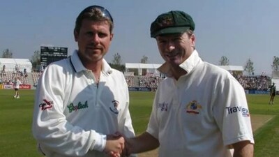Legendary England batter Robin Smith has died aged 62. (Credit - Hampshire county) Legendary England batter Robin Smith has died aged 62. (Credit - Hampshire county)