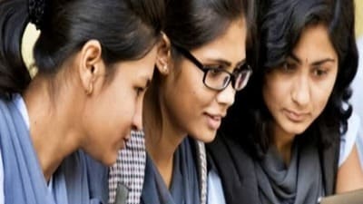 <p>తెలంగాణ టెన్త్(2026) పరీక్షల తేదీలపై ప్రభుత్వం కసరత్తు చేస్తోంది. ఏ క్షణమైనా షెడ్యూల్ విడుదలయ్యే అవకాశం ఉంది. అయితే మార్చి 16వ తేదీ నుంచి ప్రారంభమయ్యే అవకాశం ఉందని తెలుస్తోంది. </p> <p>తెలంగాణ టెన్త్(2026) పరీక్షల తేదీలపై ప్రభుత్వం కసరత్తు చేస్తోంది. ఏ క్షణమైనా షెడ్యూల్ విడుదలయ్యే అవకాశం ఉంది. అయితే మార్చి 16వ తేదీ నుంచి ప్రారంభమయ్యే అవకాశం ఉందని తెలుస్తోంది. </p>