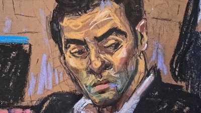 Luigi Mangione listens as officer Joseph Detwiler testifies about arresting Mangione, who was arrested in December 2024 during state court hearings over whether prosecutors can use his police statements at his murder trial in New York City, U.S., December 2, 2025 in this courtroom sketch. REUTERS/Jane Rosenberg (via REUTERS)