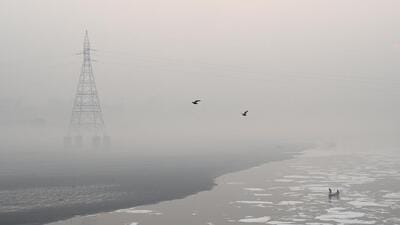 Weather experts said the absence of rain across north India this season, combined with a weak series of western disturbances, is likely to keep pollution high. (Sunil Ghosh/HT Photo) Weather experts said the absence of rain across north India this season, combined with a weak series of western disturbances, is likely to keep pollution high. (Sunil Ghosh/HT Photo)