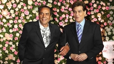 Jeetendra pays tribute to Dharmendra on Indian Idol 16. Jeetendra pays tribute to Dharmendra on Indian Idol 16.