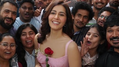 అభిమానుల ప్రేమ, కుటుంబ అనురాగం నడుమ రాశి ఖన్నా బర్త్డే వేడుకలు (Instagram/Raashi Khanna) అభిమానుల ప్రేమ, కుటుంబ అనురాగం నడుమ రాశి ఖన్నా బర్త్డే వేడుకలు (Instagram/Raashi Khanna)