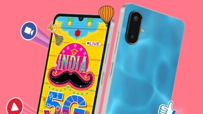 <p>శాంసంగ్ గెలాక్సీ ఎఫ్06- శాంసంగ్ నుంచి అందుబాటులో ఉన్న బడ్జెట్ ఫ్రెండ్లీ స్మార్ట్ఫోన్స్లో ఇదొకటి. ఇందులో 6.7 ఇంచ్ హెచ్డీ+ పీఎల్ఎస్ ఎల్సీడీ డిస్ప్లే ఉంటుంది. 90హెచ్జెడ్ రిఫ్రెష్ రేట్ దీని సొంతం. మీడియాటెక్ డైమెన్సిటీ 6300, ఆండ్రాయిడ్ 15 ఆధారిత వన్ యూఐ సాఫ్ట్వేర్పై ఇది పనిచేస్తుంది. ఇందులో 5000ఎంఏహెచ్ బ్యాటరీ ఉంటుంది. 50ఎంపీ+2ఎంపీ రేర్ కెమెరాతో పాటు సెల్ఫీ, వీడియో కాల్స్ కోసం ఇందులో 8ఎంపీ ఫ్రెంట్ కెమెరాని ఇచ్చింది సంస్థ. ఫ్లిప్కార్ట్లో దీని ధర ప్రస్తుతం రూ. 8,499గా ఉంది.</p> <p>శాంసంగ్ గెలాక్సీ ఎఫ్06- శాంసంగ్ నుంచి అందుబాటులో ఉన్న బడ్జెట్ ఫ్రెండ్లీ స్మార్ట్ఫోన్స్లో ఇదొకటి. ఇందులో 6.7 ఇంచ్ హెచ్డీ+ పీఎల్ఎస్ ఎల్సీడీ డిస్ప్లే ఉంటుంది. 90హెచ్జెడ్ రిఫ్రెష్ రేట్ దీని సొంతం. మీడియాటెక్ డైమెన్సిటీ 6300, ఆండ్రాయిడ్ 15 ఆధారిత వన్ యూఐ సాఫ్ట్వేర్పై ఇది పనిచేస్తుంది. ఇందులో 5000ఎంఏహెచ్ బ్యాటరీ ఉంటుంది. 50ఎంపీ+2ఎంపీ రేర్ కెమెరాతో పాటు సెల్ఫీ, వీడియో కాల్స్ కోసం ఇందులో 8ఎంపీ ఫ్రెంట్ కెమెరాని ఇచ్చింది సంస్థ. ఫ్లిప్కార్ట్లో దీని ధర ప్రస్తుతం రూ. 8,499గా ఉంది.</p>