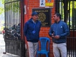 Police and bomb squad personnel at Ramjas College. (Vipin Kumar/HT Photo) Police and bomb squad personnel at Ramjas College. (Vipin Kumar/HT Photo)