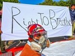 The protestors also stated other factors including,vehicular emissions, road dust, and unregulated construction for the pollution. (Vipin Kumar/HT PHOTO)