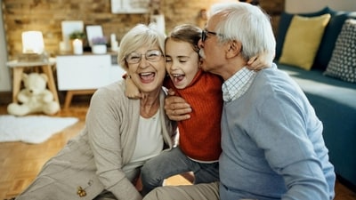 Grandparents' affection can create behavioural challenges in joint families. (Freepik) Grandparents' affection can create behavioural challenges in joint families. (Freepik)